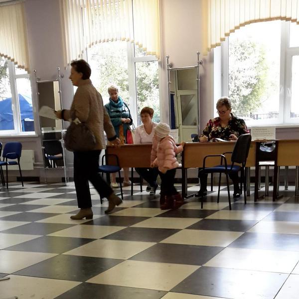 iutokareva2011's tweet photo. Голосуют все!!!Комиссия не сидит без дела!
Явка начинает расти,люди просыпаются!
#МоскваВыбирает #чистыевыборы http://t.co/YCspfv604B