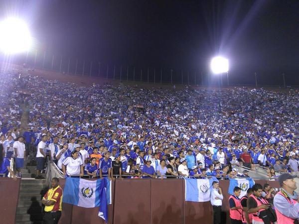Telemetro's tweet photo. Se juega el minuto 82 "Costa Rica 2-1 Guatemala". ¿Habrá reacción chapina? #CopaCentroRPC http://t.co/jJqs3Vc4nq