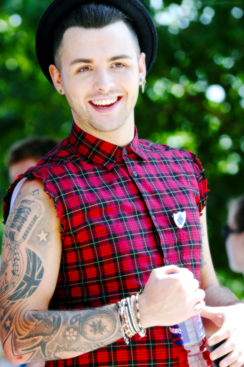 greicysartori's tweet photo. Esse sorriso é a coisa mais perfeita que existe ♡ http://t.co/qXFYZSqQGW