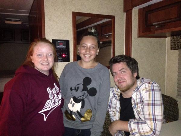 StaceyAzure's tweet image. Elicia &amp;amp; Jensen got to meet @LeeDeWyze tonight! Awesome show &amp;amp; an amazing voice. What a talented and humble guy ❤️