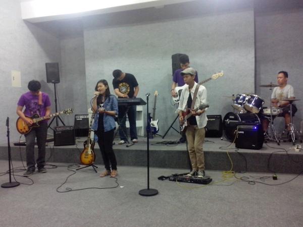 Duh :$ "<a href="/eventnamche/">NAMCHERITY 2016</a>: Salah satu peserta yang lolos dlm seleksi fest band namche. Sampai jumpa di JCM <a href="/festBand6c/">Festival Band 6C</a> "