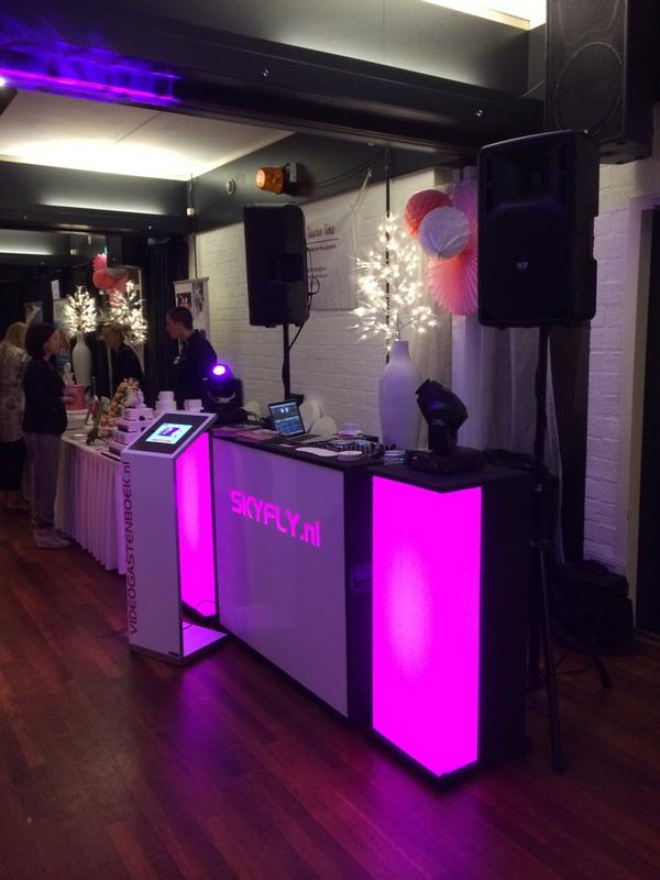 Vandaag staan we met de <a href="/skyflynl/">SKYFLY DJ shows</a> show op de bruidsbeurs van @justsayyeswp in Hoofddorp.