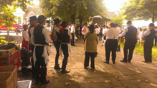robin_slater's tweet photo. Load in delayed slightly by Morris dancers. Doesn't happen that often but an original excuse at least. http://t.co/hFIWzI6PHq