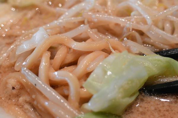 ntheweird's tweet photo. サンフランシスコに上陸した二郎スタイル。野菜マシにしてみたら死んだ。 This Ramen is not for you, Noob!! #Jirostyle #Veggiemountain #SanFrancisco http://t.co/bQIsy2bCij