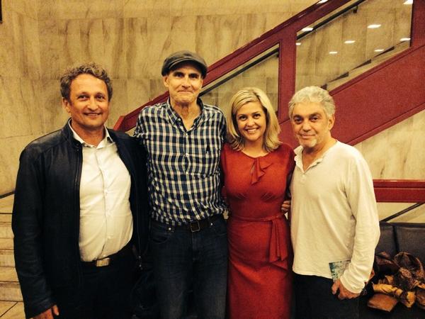 roardons's tweet photo. Feirer 1 års bryllupsdag sammen med James Taylor og Steve Gadd! #newfriends #stevegadd #jamestaylor http://t.co/s5EaVaM7m5