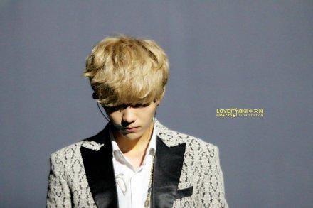 Luhan_LoveCrazy's tweet photo. #鹿晗 #루한 #LUHAN #TLPinSG update http://t.co/z5qFY3aFz8