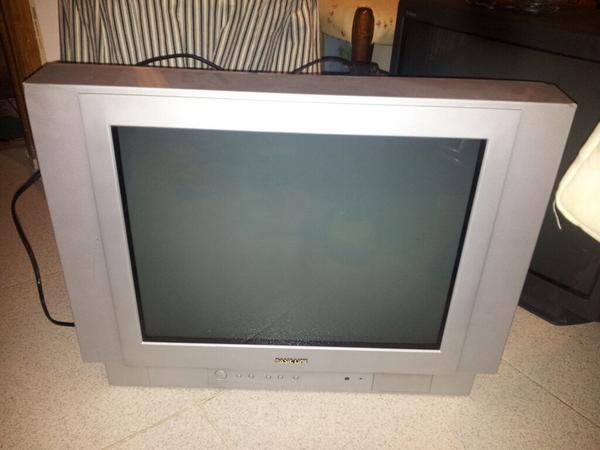 Rafa_elLoco's tweet image. Ya tengo tele propia para los vicios, ahora solo me falta la conexión hdmi. #HD #basicline #20años #masculoquebeyonce