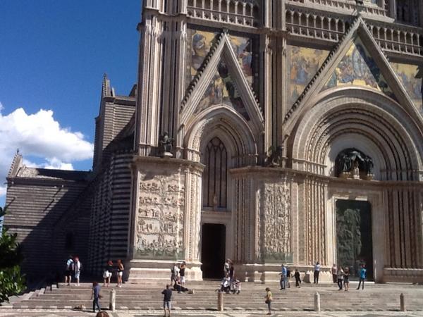 KimAdventures's tweet photo. to Orvieto today, this is opera Del Duomo Di Orvieto.  Picture doesn't do it justice, detail is out of this world, http://t.co/UURh4E1R9K