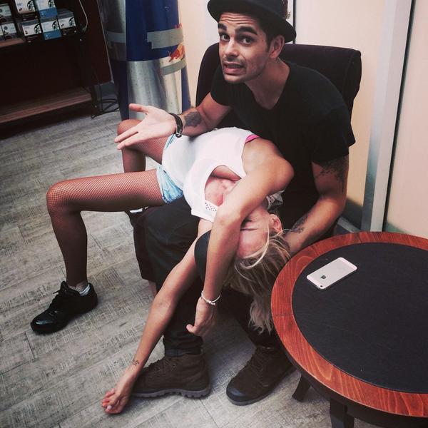 Journée de repos aujourd'hui ! 
OUF ! On va pouvoir souffler ! #DALS
po.st/ophelieinstagr…