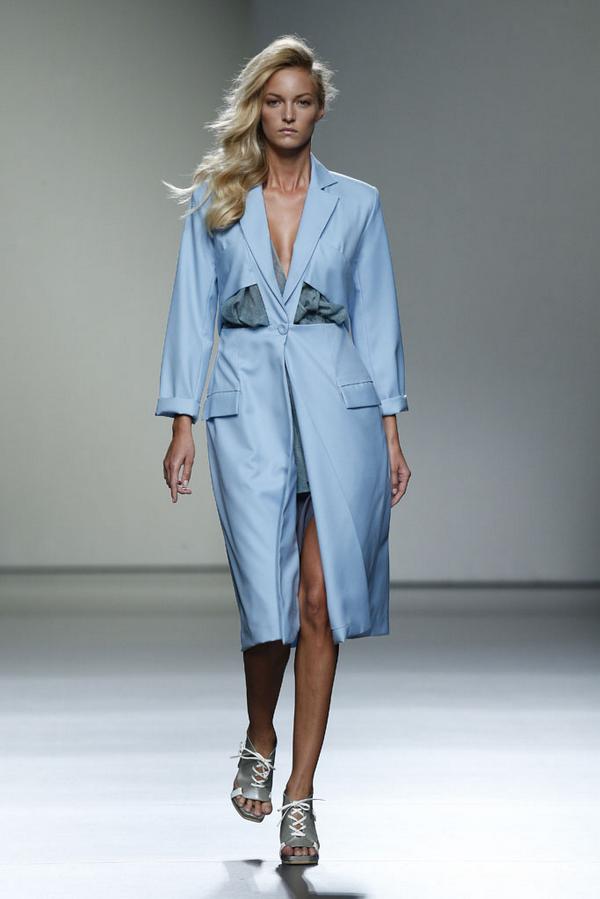 VogueSpain's tweet photo. 'Lo esencial es invisible a los ojos' o cómo @danielrabaneda juega con la moda en #MBFWM14. http://t.co/8b9smwcMPS http://t.co/4uuIviJKGG