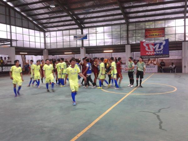 ciscbgr's tweet photo. Full Time: @CISCbogor 5-3 @AIS_BGR #FBL2014 http://t.co/oeEIwqEetW