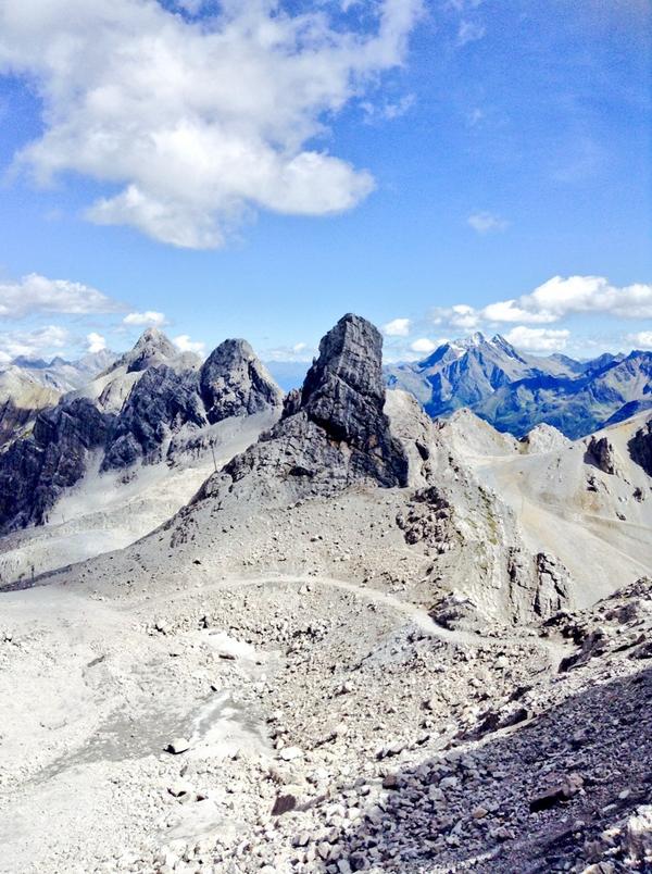 Lowrieluned's tweet photo. Mountains mountains mountains 🌁☁️☀️ http://t.co/MqYH5ywpJT