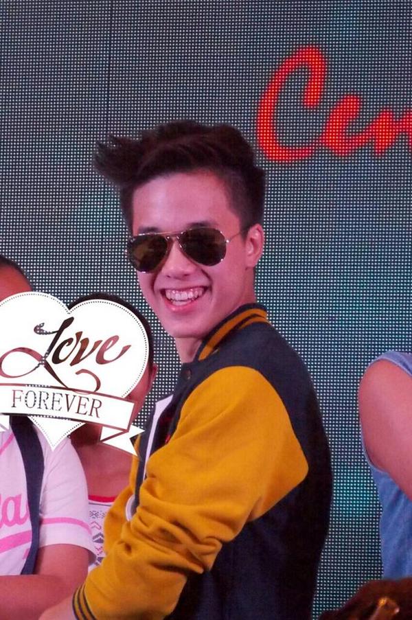 Pang_Woonnie's tweet photo. @jjamyjames น้องเจมส์ ร้องเพลงเยี่ยมมากเล้ยยย 😆😆 http://t.co/Zw3px34tCI