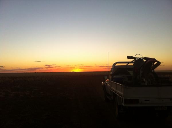 rick_mayor's tweet photo. #Sunset, #borerun & #pasturefeedcount & was still 120k from home. http://t.co/s46Lr8QIZo