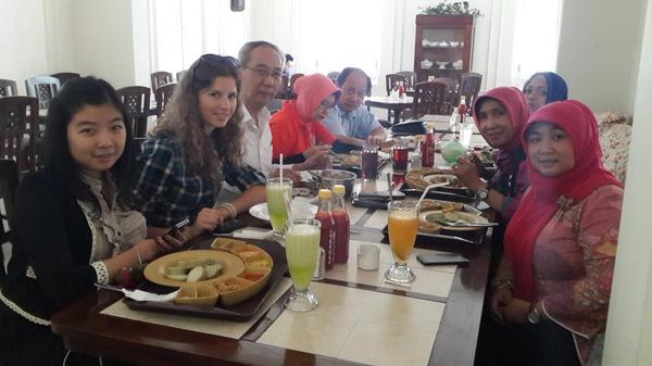 RCSS21111's tweet image. Lunch bersama member RCSS &amp;amp; IB Klaudia #RotaryClubSurabajaSelatan#RotaryDay#YEP