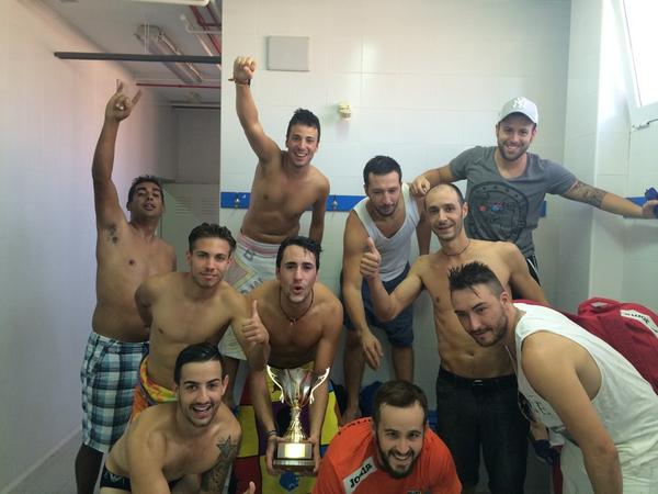 7adriixy's tweet photo. 1er trofeo @Atleticosangine @TonyPugil @Davixymarin @fran_xisko @ARonie_11 @Ismaelgn10 @joseismaelsanch @SmsergioC http://t.co/umW9Jcw6QB