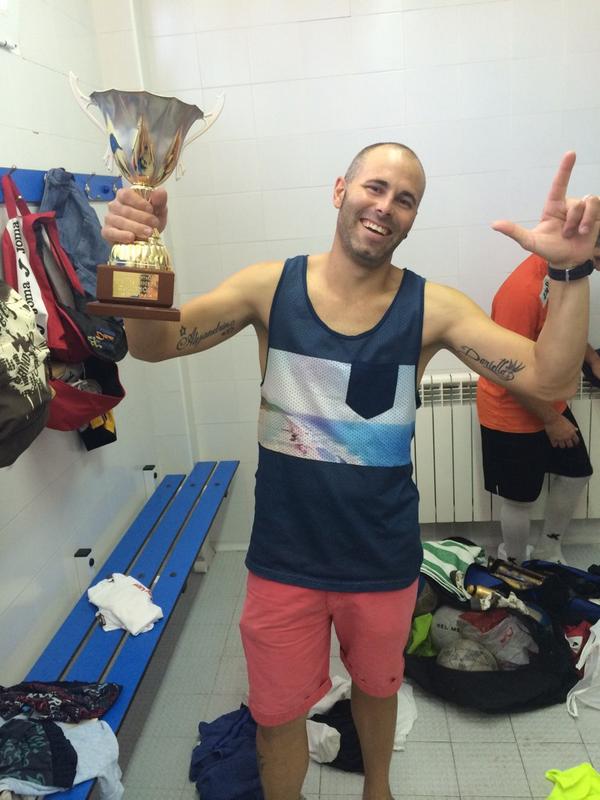7adriixy's tweet photo. 1er trofeo @Atleticosangine @TonyPugil @Davixymarin @fran_xisko @ARonie_11 @Ismaelgn10 @joseismaelsanch @SmsergioC http://t.co/umW9Jcw6QB
