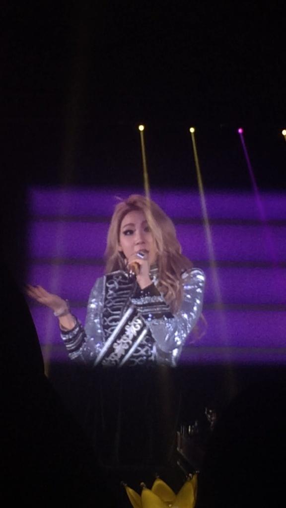 WeLoveChaerin's tweet photo. 2NE1 at YG Family concert in Singapore Day 2 💗 (cr. Rebeccalimm) http://t.co/2UDI0fB1Eb