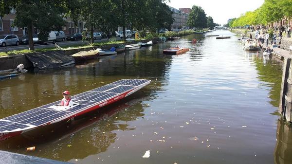 NevinOzutok's tweet photo. Perfect weer voor de #solarboatparade 
Foto via:@Konnektid http://t.co/AlmDqUEpbz”