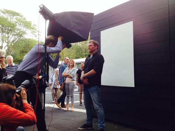 “<a href="/Jennigejennefer/">Jennefer Verbeek</a>: Natuurlijk eerst weth. cult. DH op de foto voor Escamp Inside Out! <a href="/platform57/">platform57</a> @TheaterDakota ”