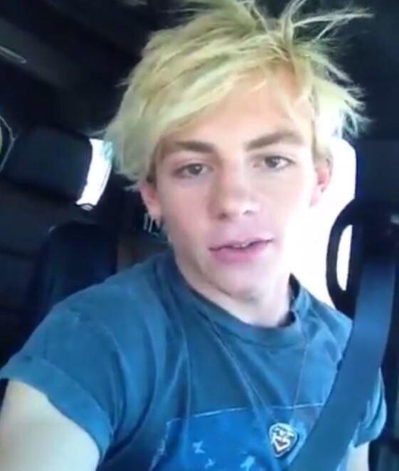 *takes a selfie with @ThatAllyMarie's phone*