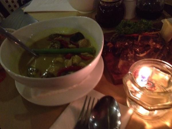 mariokoto's tweet photo. Dinner @GANBEIKITCHEN amazing beef short ribs and chicken curry http://t.co/uKOeQKnLNP