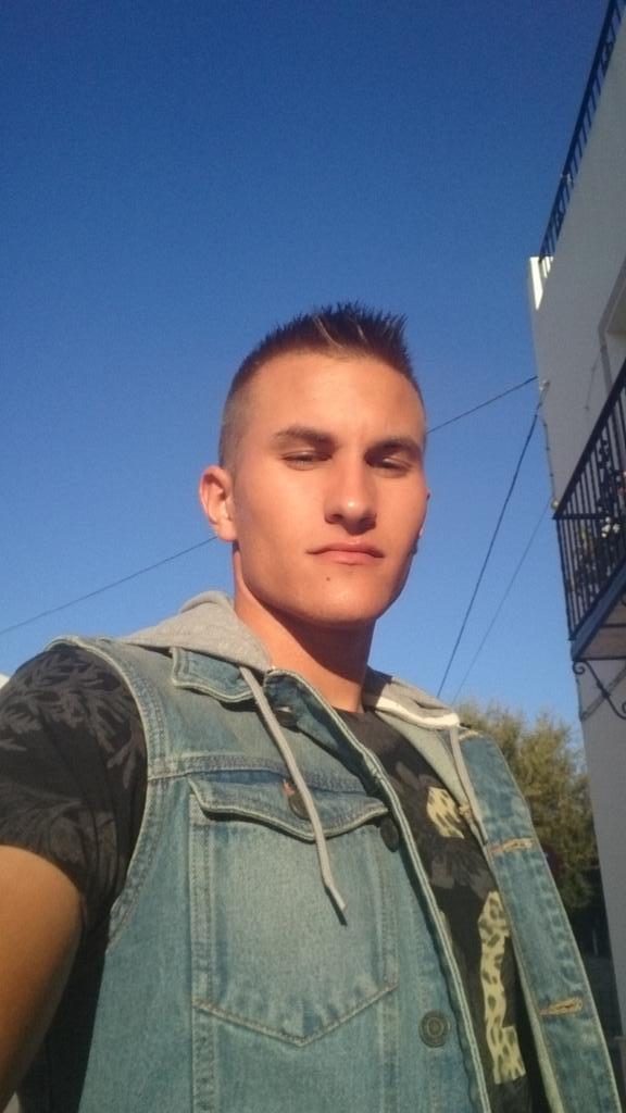 franmedina6's tweet photo. Esto de llegar todos los días con el sol puesto no puede ser !!!! http://t.co/p5lOsCBqk9