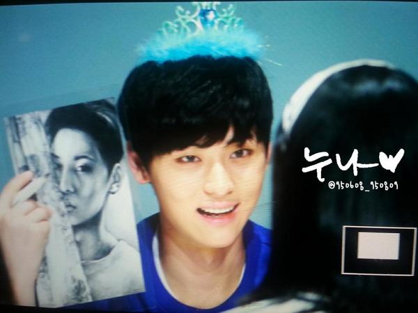 140914 신촌 엠투유 팬싸인회 <a href="/NUESTNEWS/">뉴이스트(NU’EST)</a> #뉴이스트 #민현 잘생김이 따로 없네!