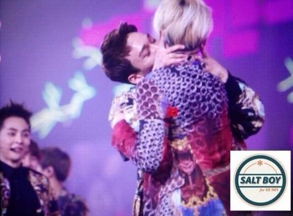 BxfkQAmCMAAxd0B.jpg:large