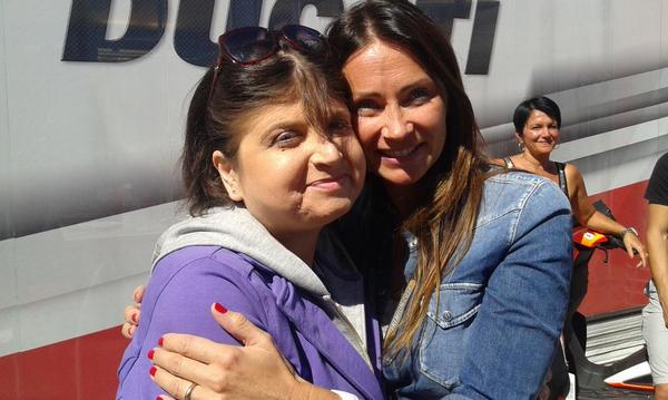 IrenePaum's tweet photo. "@redonella: @LorisCapirossi1 guarda belle? @IngridCapirossi http://t.co/NZB2fOOzOZ" si siamo proprio BELLE!!!! Felicissima di averti vista!