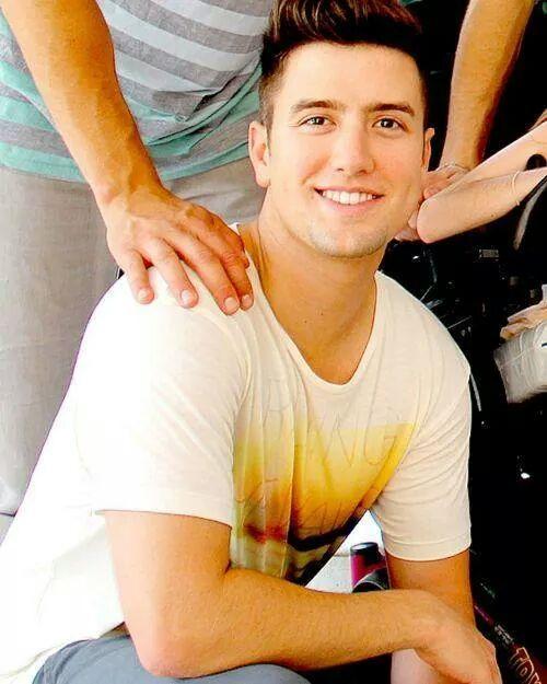 Happy Birthday Logan Henderson . I love you so much!! ( My baby is growing ) 