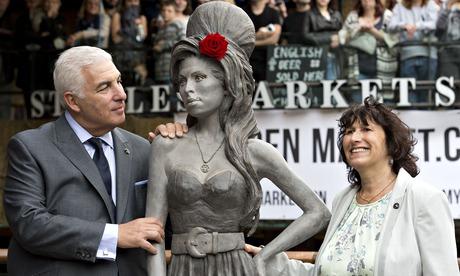   Amy Winehouse statue unveiled in London Happy Bday, Our Amy!