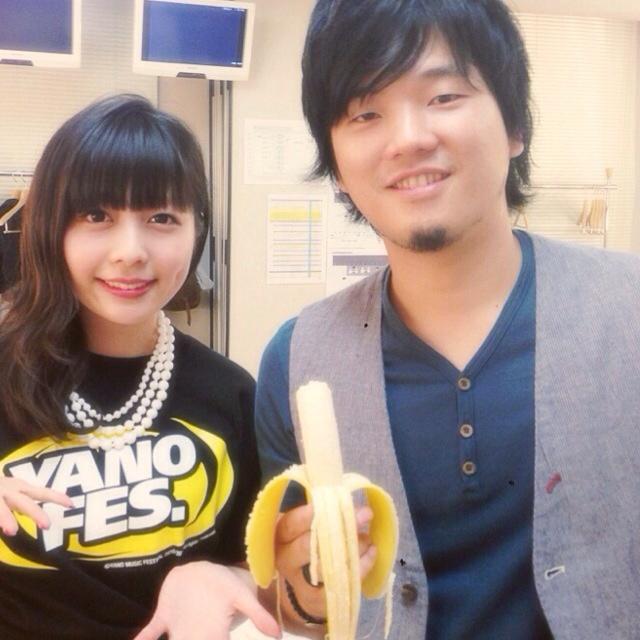 秦 基博とスタッフ 秦が楽曲提供した 髪を切る8の理由 は矢野さんプロデュース作品です マネ T Co Yhuszylxxx Nanba44 南波志帆です 矢野フェスのお写真 バナナを食べている秦基博さんと Yanofes Http T Co Rgdso5ehsi 秦 基博とスタッフ 秦が楽曲提供した 髪を切る8の理由 は矢野さんプロデュース作品です マネ T Co Yhuszylxxx Nanba44 南波志帆です 矢野フェスのお写真 バナナを食べている秦基博さんと Yanofes Http T Co Rgdso5ehsi