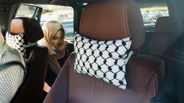 neeenahh_jay's tweet photo. S/o to Nime Jamal for these beautiful cushions π #kuffiyeh #7atta #FreePalestine http://t.co/9iYIDLtmnV
