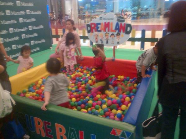 cutanda's tweet photo. Manulife Dream Land Suavaya @Manulife_ID http://t.co/cVoRb0Bx5b
