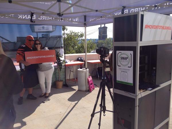 SnapBoothEvents's tweet image. Snappin' pics in the @junglezone w @FifthThird. Come see us @Bengals fans tailgating!