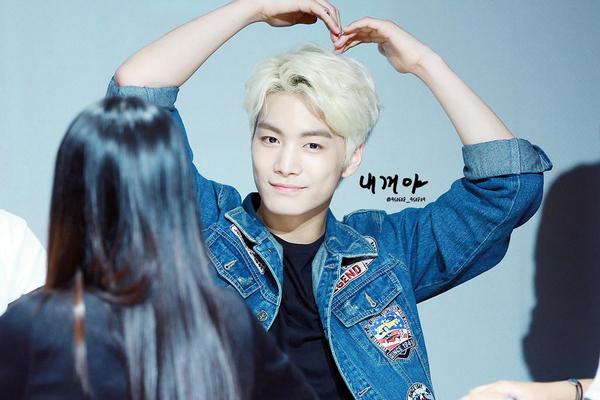 140914 신촌 엠투유 팬싸인회 <a href="/NUESTNEWS/">뉴이스트(NU’EST)</a> #뉴이스트 #JR #종현 사랑아, 종현해 😄 cfile29.uf.tistory.com/original/2515D…