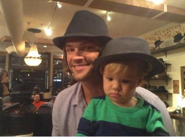 HellsAngel_x's tweet photo. I love this family you have no idea how happy I get just seeing them and how happy they are together soo adorable http://t.co/rRYmWY7bwQ