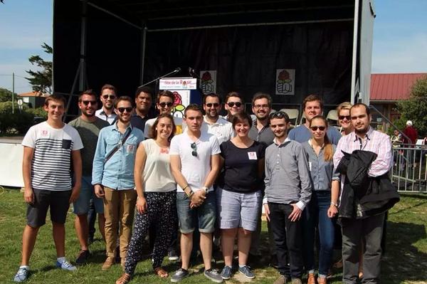 Jeunessoc44's tweet photo. Le @MJS_44 était venu en nombre aujourd'hui à la #FDR2014 de @fede_PS44. Photo by @Jordan_Nantes http://t.co/4WUqNzFa3A