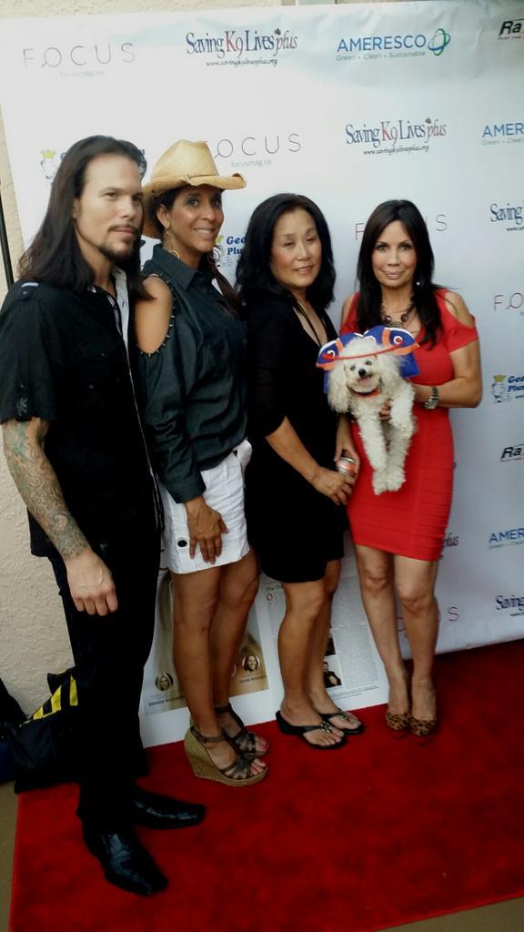 muffinshalo's tweet photo. @SeanMcNabbLA rocked the house last night at #singforthevoiceless event for dog rescues @DevineNews @SavingK9Lives http://t.co/bCxhl8BMVk