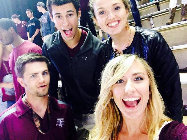The_Amanda_Ness's tweet photo. The rest of our group didn't know there was a picture happening.... @kelseyrhayes @tspohrer25 #section330 #BTHORice http://t.co/SFdwUjP8LJ