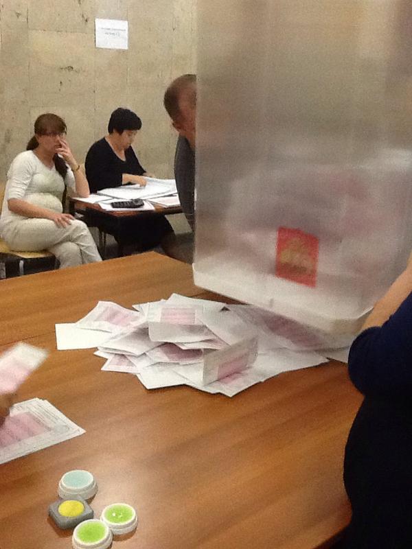 herud8's tweet photo. А на 1192 УИКе приступили к подсчету голосов #москвавыбирает #чистыевыборы http://t.co/CrWPFzEz5K