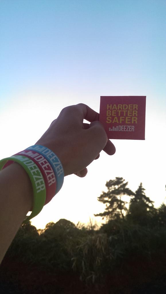 sykounet's tweet photo. Rt si tu la eu ! #deezer #TechnoParade #TechnoParade2014 http://t.co/NifOMncxAM
