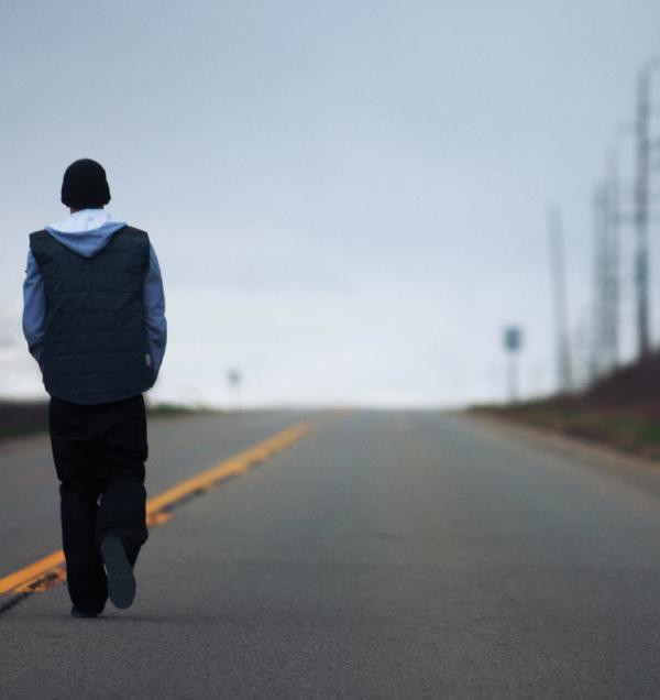 Eminem Infos France Personne Ne Me Connait Je Suis Froid Et Marche Seul Sur Cette Route C Est La Faute De Personne Juste La Mienne Http T Co Clx1izx8ol Twitter