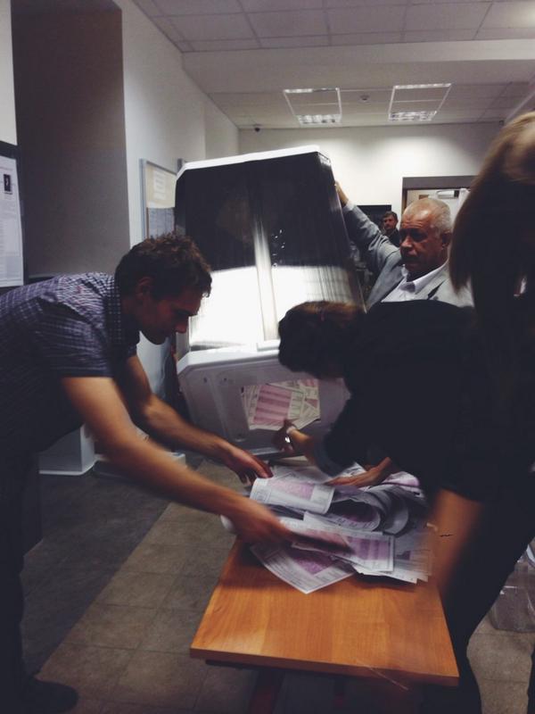 s_chamron's tweet photo. 🙏 #чистыевыборы #МоскваВыбирает http://t.co/4Xz0viNdjO