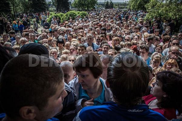 очереди на референдум. 05. референдум в донецке 2014. мариуполь референдум 2014. очереди на референдум.