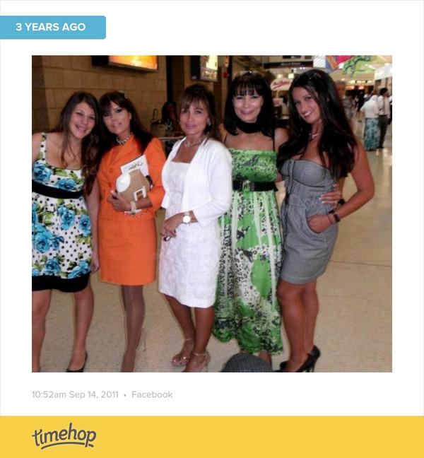 bubbles6911's tweet image. brothers graduation from med school 😆💚 #proudlilsis #hesabeast #familyisforever #mybeautifulfamily #greatge...