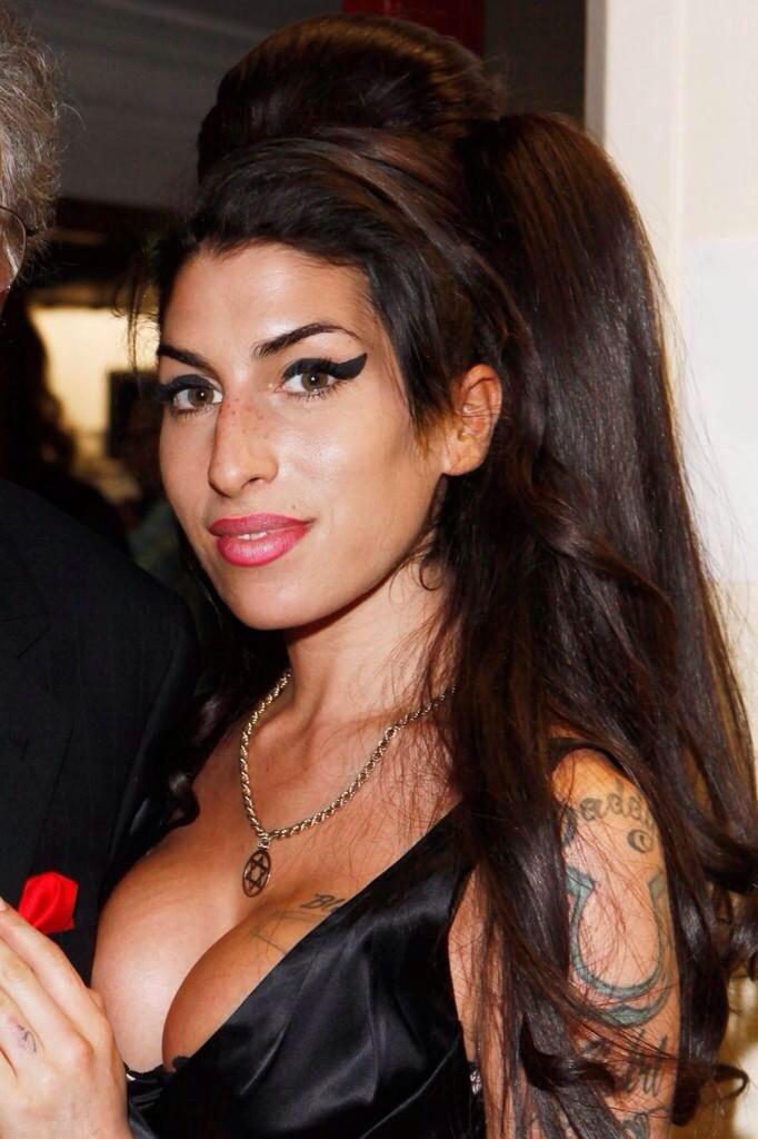 Happy birthday Amy Winehouse, I still love your music so much 