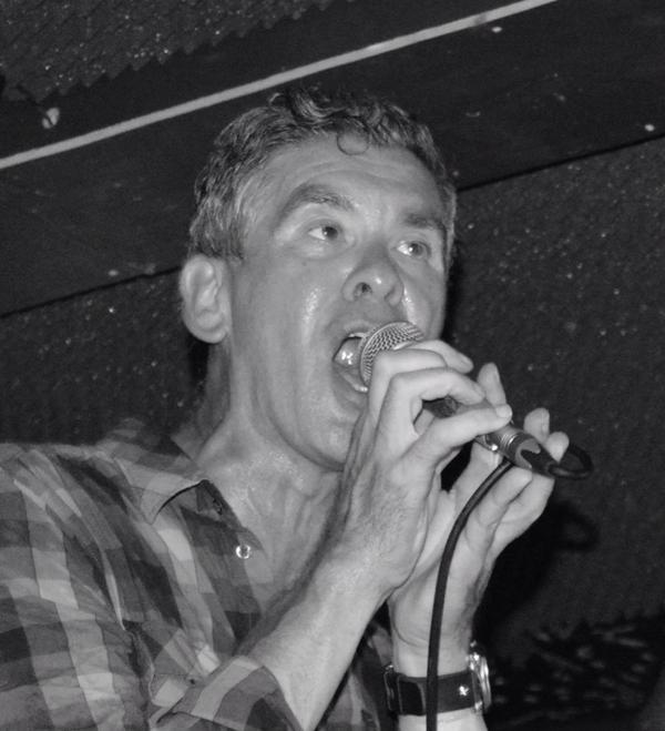 Davey Woodward with the Brilliant Corners at #fanzine.