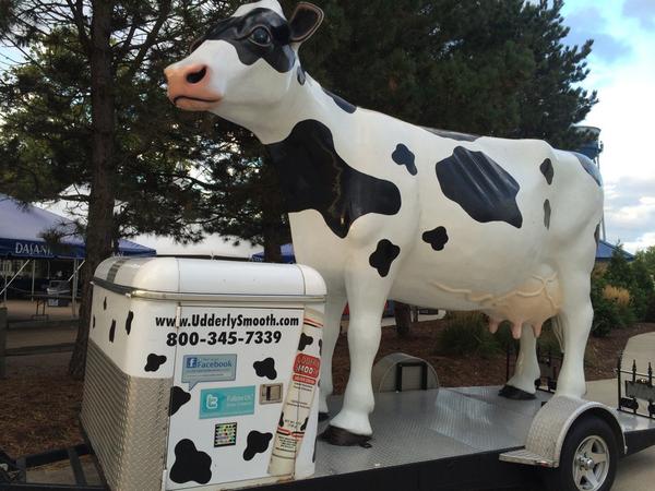 SocialSaraB's tweet image. Thank you @UdderlySmooth for your awesomeness at #BloggyCon14 - Safe travels with the cow in tow!